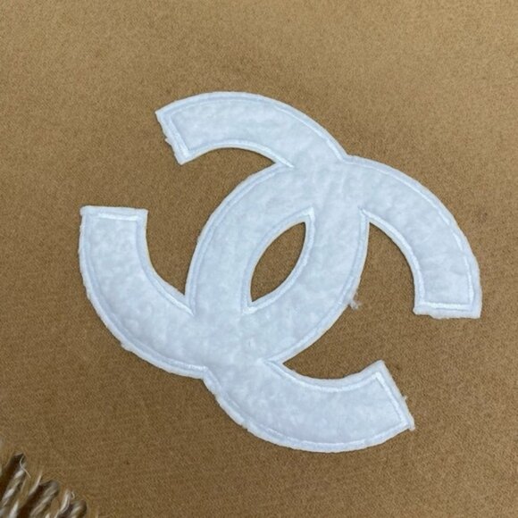 Chanel Opulent Two-Tone Wrap - Picture 4 of 7